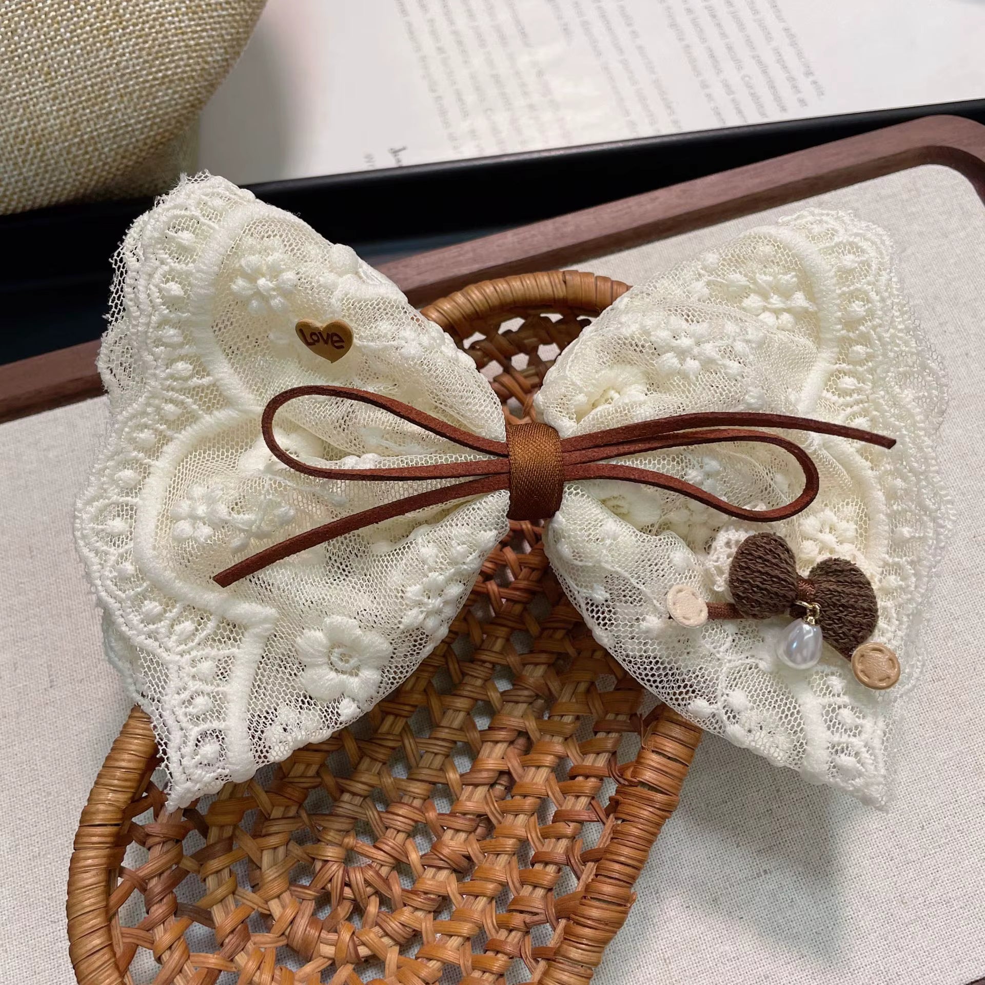 אביזרי שיער ומוצרים נלווים